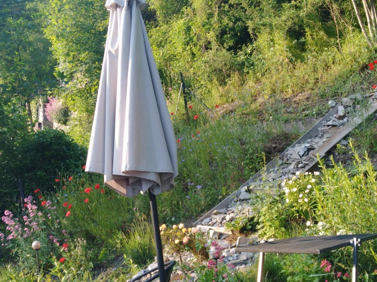 Un Studio A Louer Ds Un Endroit Calme Pres De La Ville De Dinant Bagian luar foto